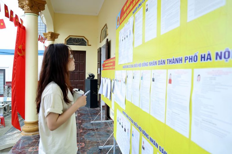 Cử tri Xuân Mai phấn khởi tham gia ngày hội bầu cử tại khu vực bỏ phiếu số 24, 25.- Ảnh 12.