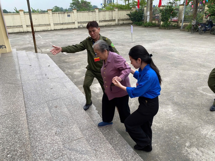 Cử tri Gia Lâm tích cực tham gia bầu cử trong buổi chiều ngày 15/3- Ảnh 3.