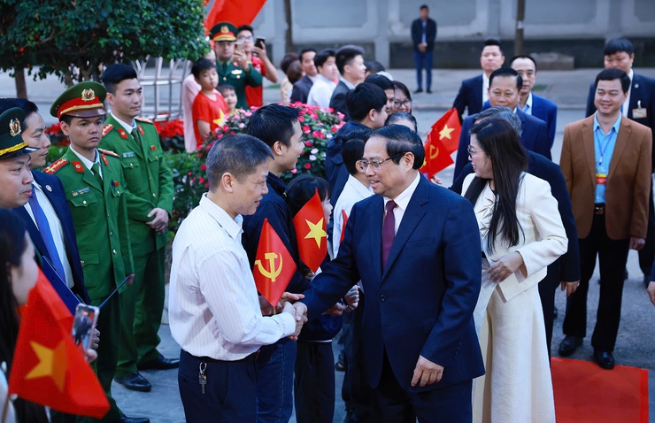 Thủ tướng Chính phủ Phạm Minh Chính bỏ phiếu tại Khu vực bầu cử số 21, phường Tây Hồ- Ảnh 10.