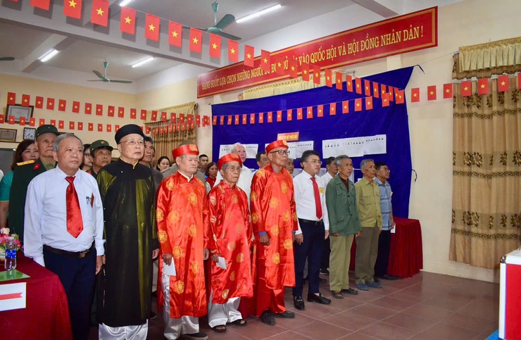 Đồng chí Nguyễn Thành Chung – UVBTV, Phó Chủ tịch thường trực UBND xã Phú Xuyên dự lễ Khai mạc tại thôn Phong Triều.- Ảnh 1.