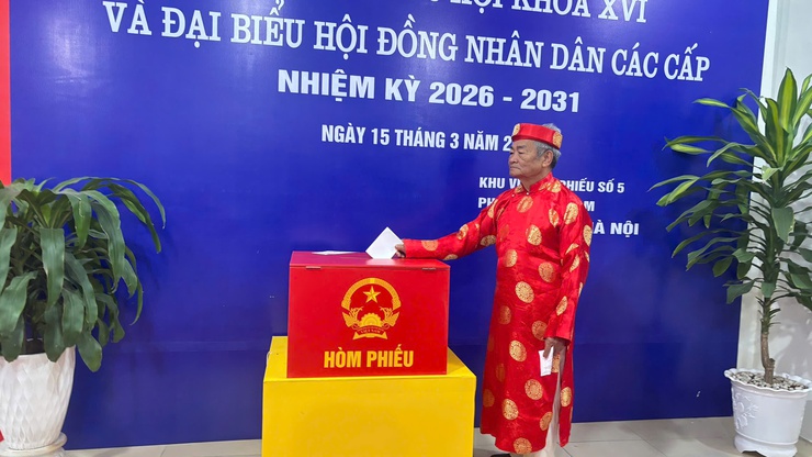 Cử tri phường Lĩnh Nam nô nức đi bầu cử từ sáng sớm- Ảnh 8.