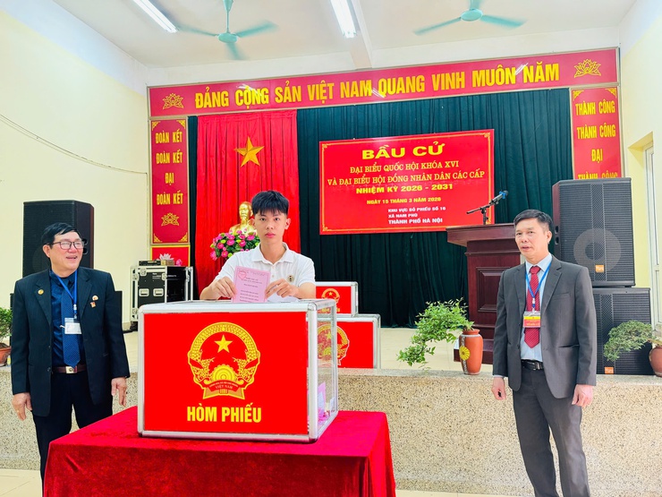 Lá phiếu - niềm tin và khát vọng dựng xây quê hương, đất nước- Ảnh 4.