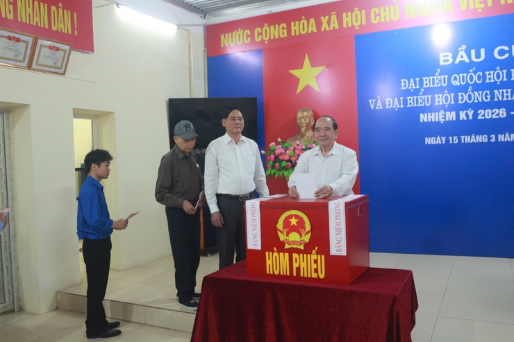 Cử tri xã Hòa Lạc hân hoan tham gia ngày hội bầu cử!- Ảnh 17.