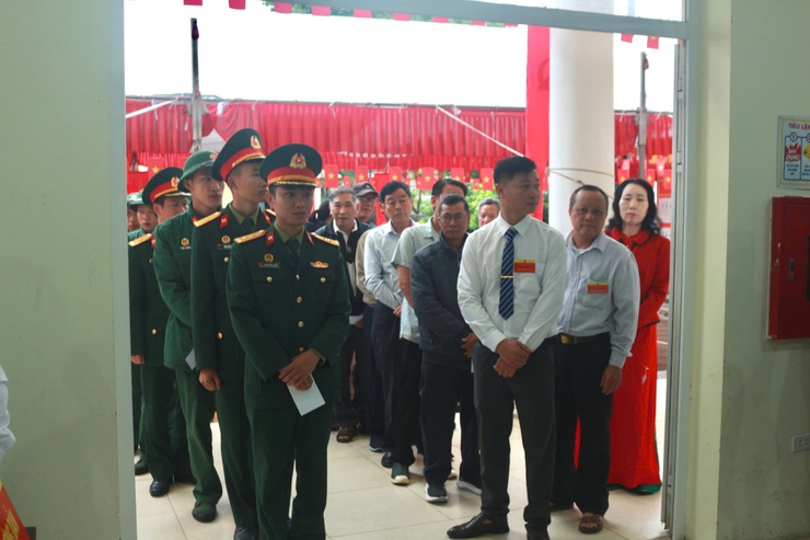 Cử tri xã Hòa Lạc hân hoan tham gia ngày hội bầu cử!- Ảnh 19.