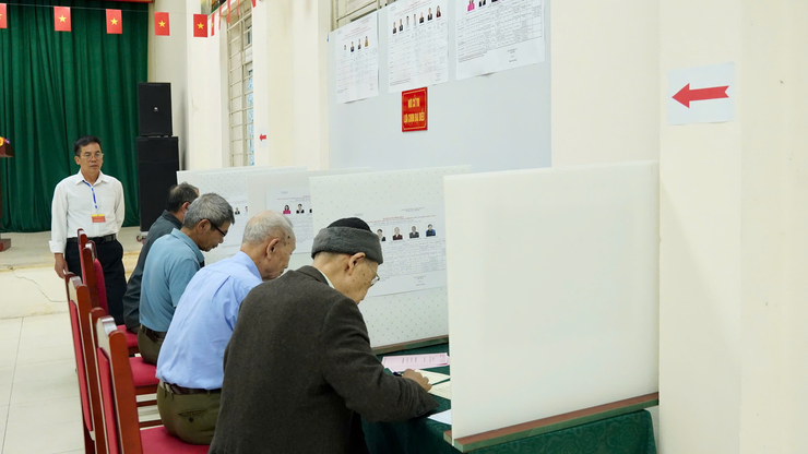 XÃ YÊN LÃNG RỘN RÀNG KHAI MẠC NGÀY BẦU CỬ- Ảnh 5.