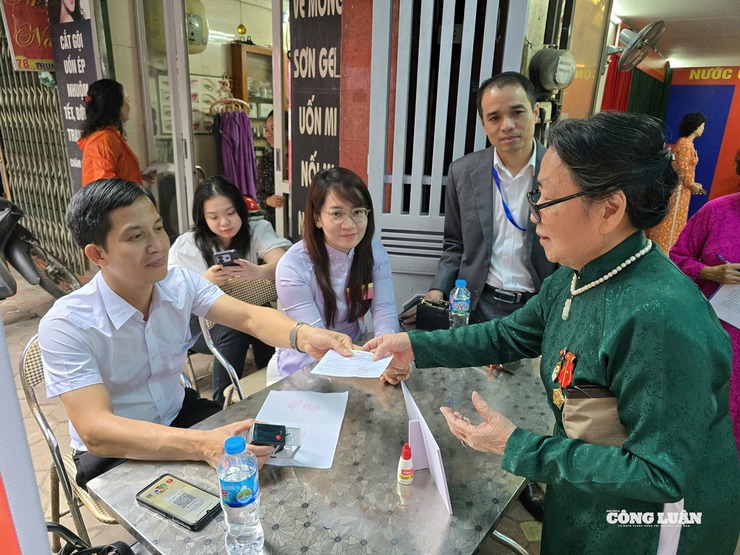 CỬ TRI PHƯỜNG VĂN MIẾU – QUỐC TỬ GIÁM: "TÔI GỬI NIỀM TIN VÀO NHỮNG NGƯỜI ỨNG CỬ ĐẠI BIỂU"- Ảnh 7.