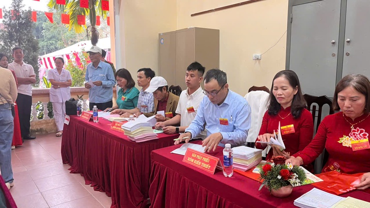 Đồng chí Nguyễn Thành Chung – UVBTV, Phó Chủ tịch thường trực UBND xã Phú Xuyên dự lễ Khai mạc tại thôn Phong Triều.- Ảnh 4.