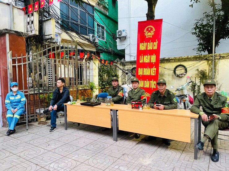 KHÔNG KHÍ TRANG NGHIÊM TRONG GIỜ PHÚT MỞ ĐẦU NGÀY BẦU CỬ TẠI PHƯỜNG LÁNG- Ảnh 5.