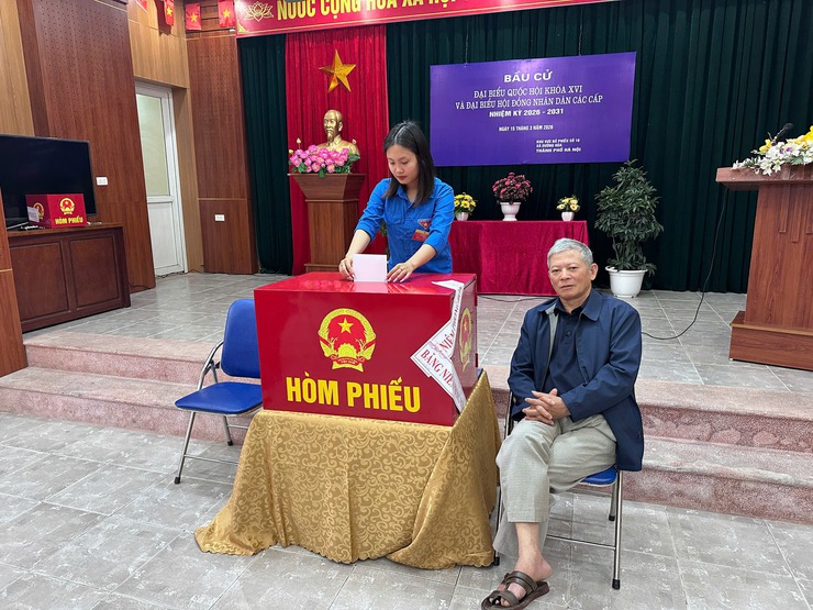 Tuổi trẻ xã Dương Hoà phát huy tinh thần trách nhiệm, tích cực hỗ trợ công tác bầu cử trên địa bàn- Ảnh 7.