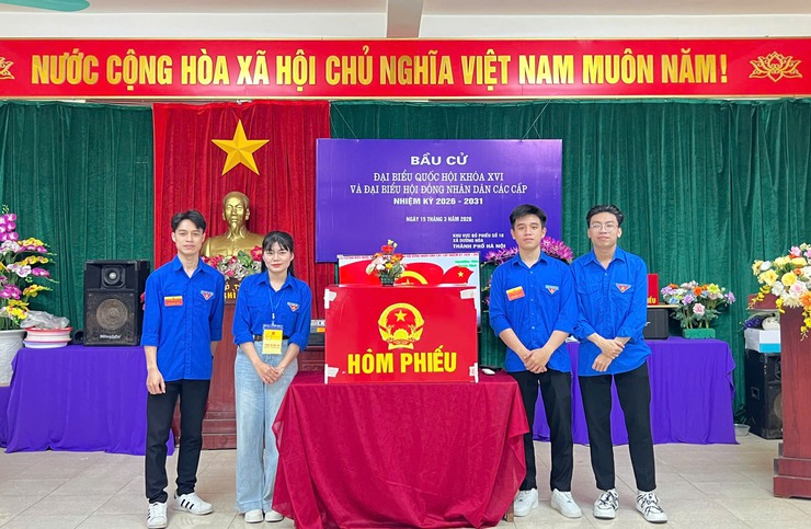 Tuổi trẻ xã Dương Hoà phát huy tinh thần trách nhiệm, tích cực hỗ trợ công tác bầu cử trên địa bàn- Ảnh 1.