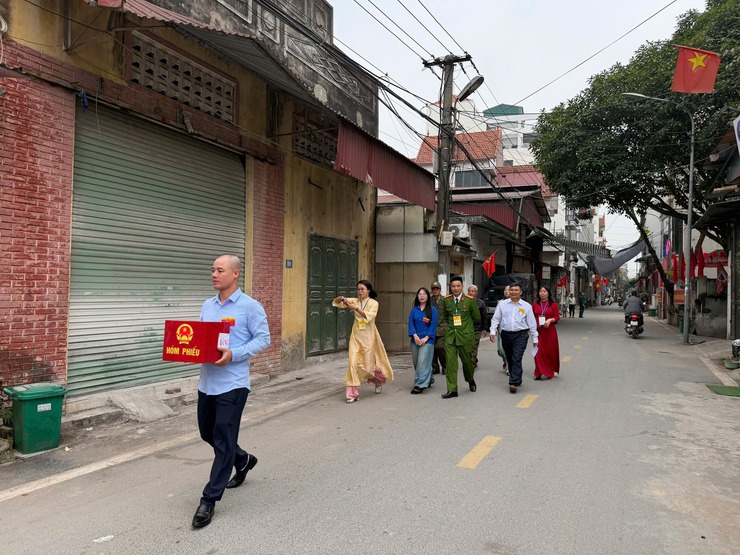 Tuổi trẻ xã Dương Hoà phát huy tinh thần trách nhiệm, tích cực hỗ trợ công tác bầu cử trên địa bàn- Ảnh 10.