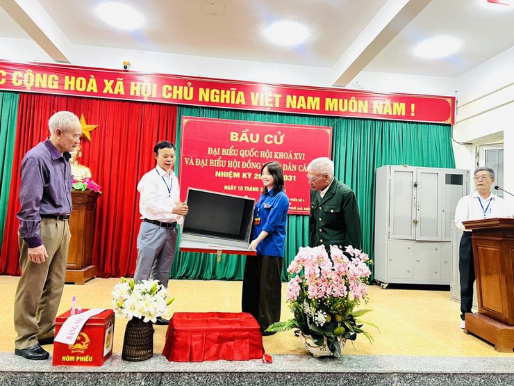 Xã Hưng Đạo hoàn thành bầu cử với 100% cử tri tham gia bỏ phiếu- Ảnh 2.