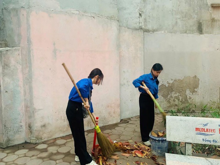 NHỮNG BÓNG ÁO XANH, ÁO LÍNH GÓP PHẦN LÀM NÊN NGÀY HỘI BẦU CỬ TRÊN ĐỊA BÀN PHƯỜNG LÁNG- Ảnh 10.