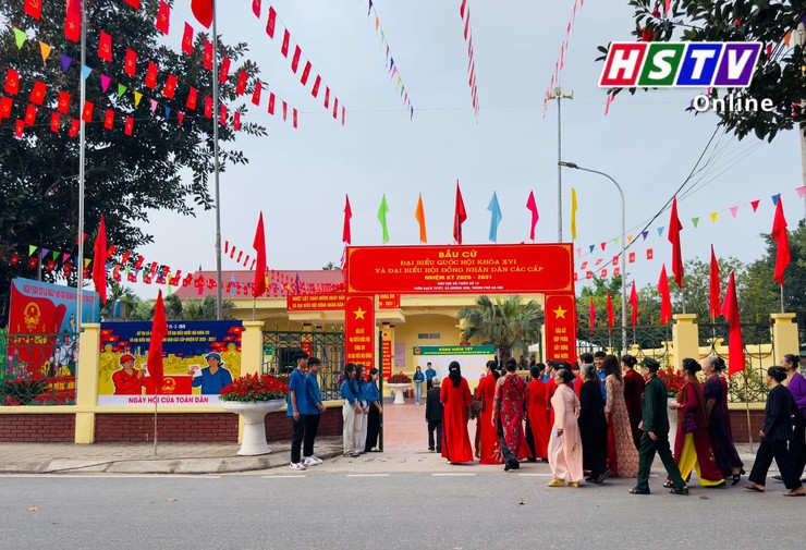 Cử tri Hương Sơn nô nức tham gia Ngày hội toàn dân đi bầu cử- Ảnh 8.