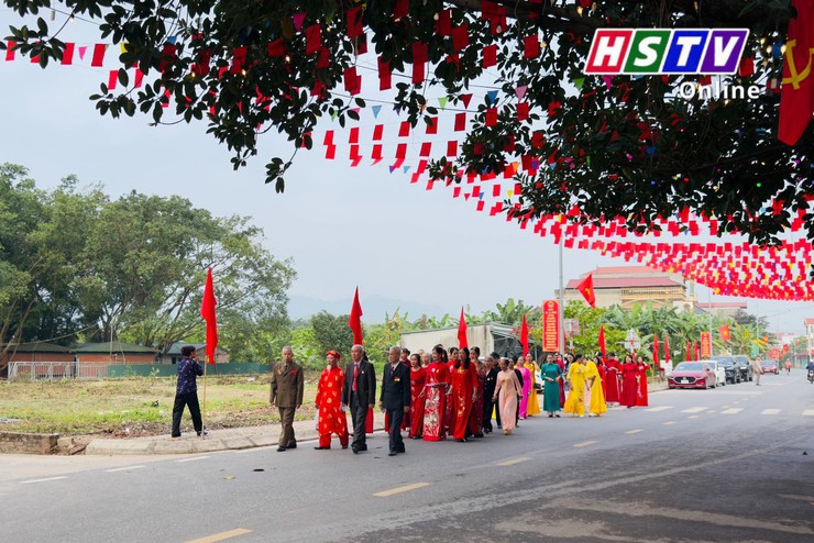Cử tri Hương Sơn nô nức tham gia Ngày hội toàn dân đi bầu cử- Ảnh 9.