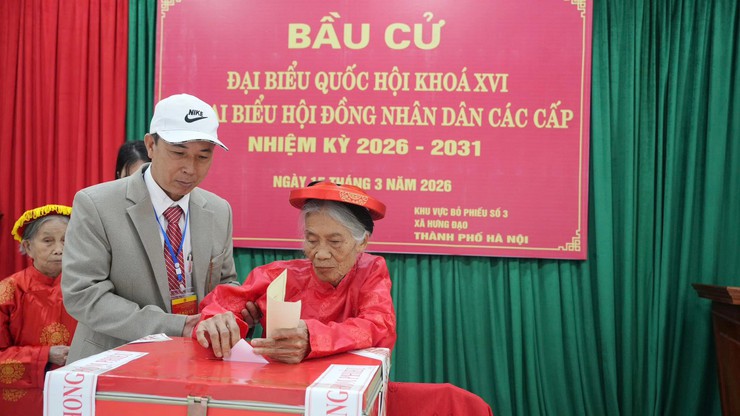 CỬ TRI XÃ HƯNG ĐẠO TÍCH CỰC THAM GIA NGÀY HỘI BẦU CỬ- Ảnh 4.