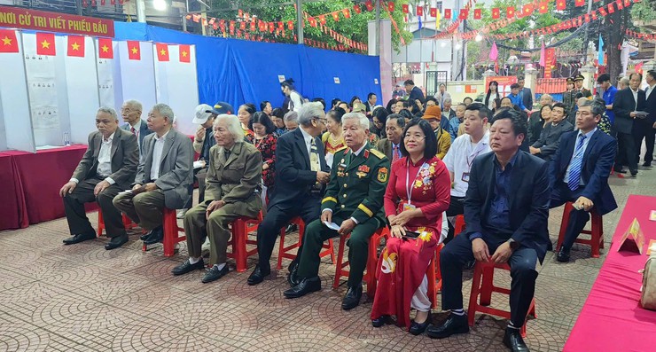 PHƯỜNG LÁNG TỔ CHỨC KHAI MẠC NGÀY BẦU CỬ ĐẠI BIỂU QUỐC HỘI VÀ HỘI ĐỒNG NHÂN DÂN CÁC CẤP NHIỆM KỲ 2026–2031- Ảnh 2.