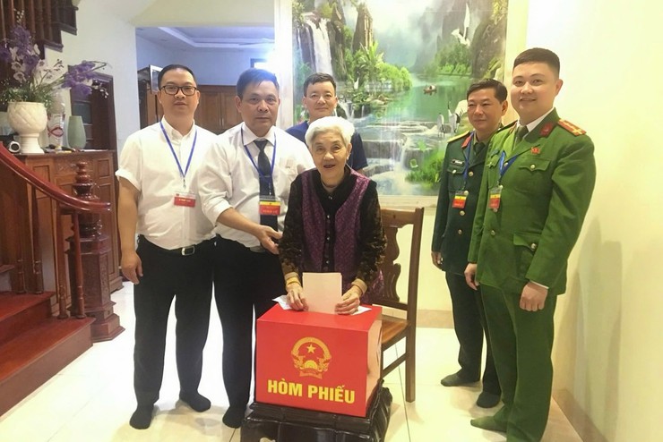 Long Biên: Gần 44 nghìn cử tri đi bỏ phiếu, đạt 98,75%- Ảnh 2.