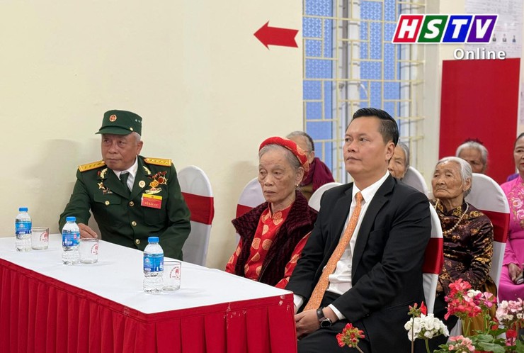 Cử tri Hương Sơn nô nức tham gia Ngày hội toàn dân đi bầu cử- Ảnh 2.