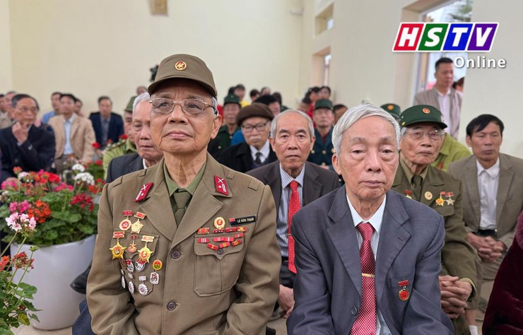 Cử tri Hương Sơn nô nức tham gia Ngày hội toàn dân đi bầu cử- Ảnh 4.