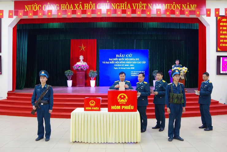 Long Biên: Gần 44 nghìn cử tri đi bỏ phiếu, đạt 98,75%- Ảnh 1.