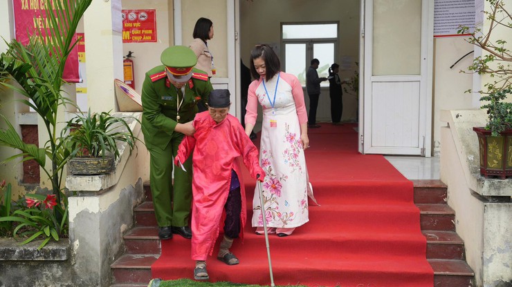 CỬ TRI XÃ HƯNG ĐẠO TÍCH CỰC THAM GIA NGÀY HỘI BẦU CỬ- Ảnh 5.