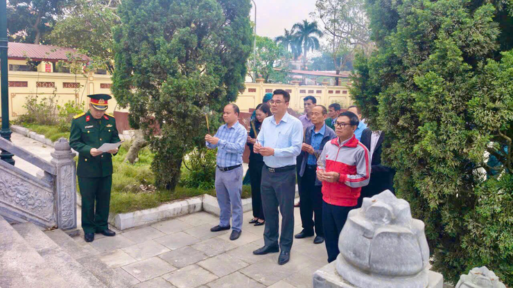 Xã Yên Lãng tổ chức viếng nghĩa trang liệt sĩ trước ngày bầu cử- Ảnh 7.