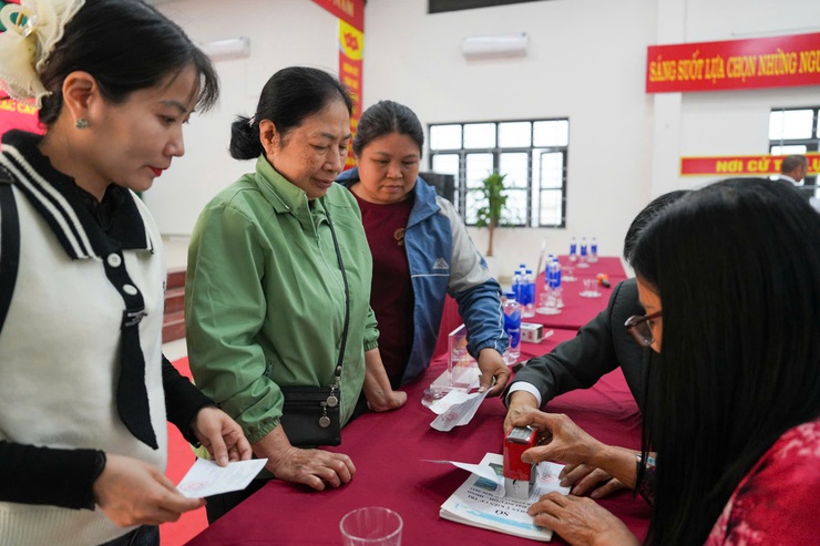 Lá phiếu - niềm tin và khát vọng dựng xây quê hương, đất nước- Ảnh 8.