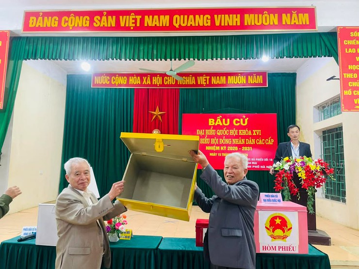 Cử tri thôn Xuân Trung, Xuân Long, Xuân Sen, Xuân Linh phấn khởi tham gia ngày hội toàn dân- Ảnh 7.