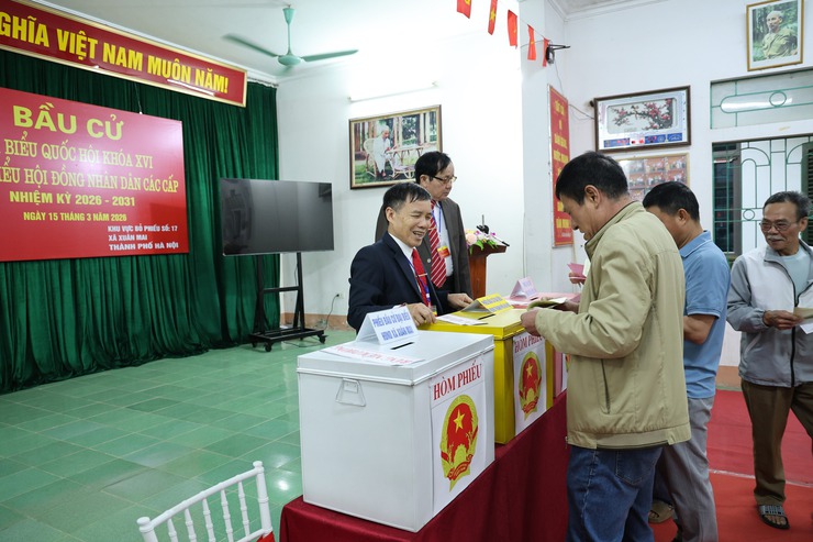 Cử tri thôn Xuân Trung, Xuân Long, Xuân Sen, Xuân Linh phấn khởi tham gia ngày hội toàn dân- Ảnh 2.