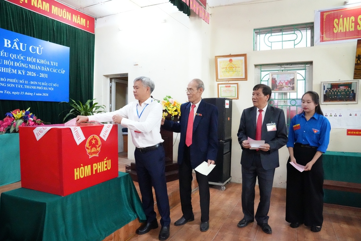 PHƯỜNG SƠN TÂY NÔ NỨC TRONG NGÀY HỘI BẦU CỬ- Ảnh 1.