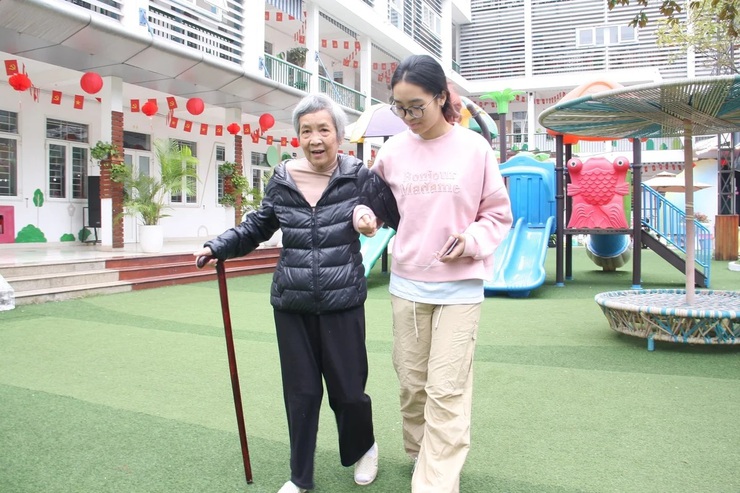 Hỗ trợ cử tri yếu thế đến điểm bỏ phiếu- Ảnh 3.