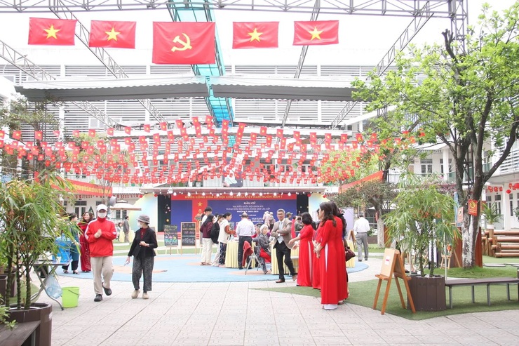 Hỗ trợ cử tri yếu thế đến điểm bỏ phiếu- Ảnh 4.