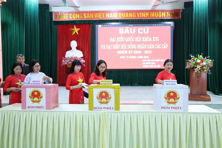 Đồng chí Hoàng Minh Hiến, Bí thư Đảng ủy, Chủ tịch HĐND xã, Chủ tịch Ủy ban Bầu cử xã Xuân Mai dự khai mạc bầu cử đại biểu Quốc hội khóa XVI và đại biểu HĐND các cấp nhiệm kỳ 2026–2031 tại khu vực bỏ phiếu số 03- Ảnh 7.