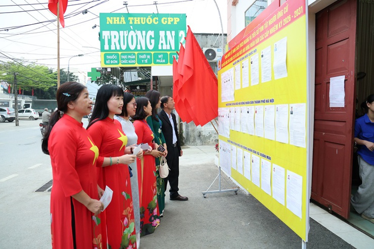 Đồng chí Hoàng Minh Hiến, Bí thư Đảng ủy, Chủ tịch HĐND xã, Chủ tịch Ủy ban Bầu cử xã Xuân Mai dự khai mạc bầu cử đại biểu Quốc hội khóa XVI và đại biểu HĐND các cấp nhiệm kỳ 2026–2031 tại khu vực bỏ phiếu số 03- Ảnh 6.