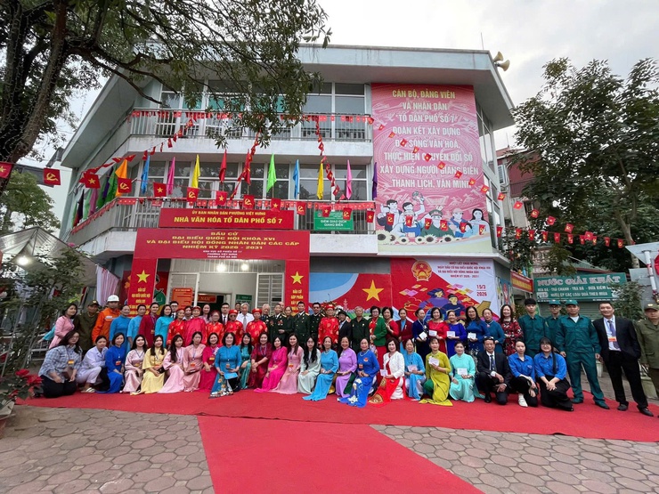 Sôi nổi Ngày hội bầu cử đại biểu Quốc hội và HĐND các cấp.- Ảnh 7.