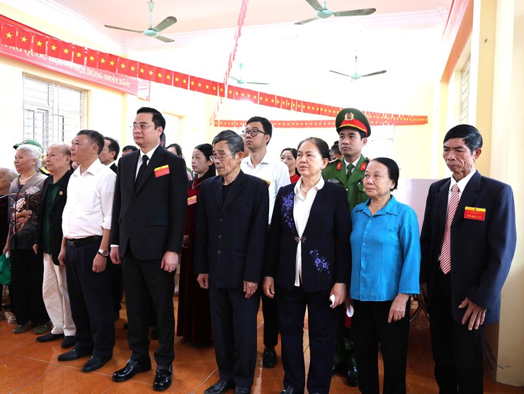 Cử tri Tam Hưng hân hoan đi bầu cử- Ảnh 1.