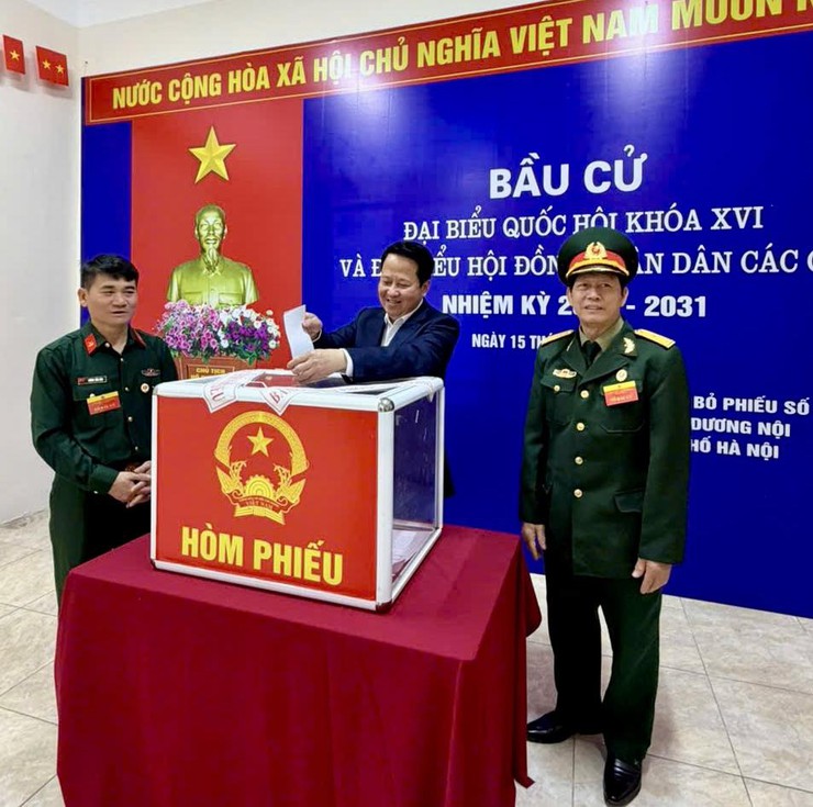 Đồng loạt 22 khu vực bỏ phiếu trên địa bàn phường Dương Nội khai mạc bầu cử- Ảnh 17.