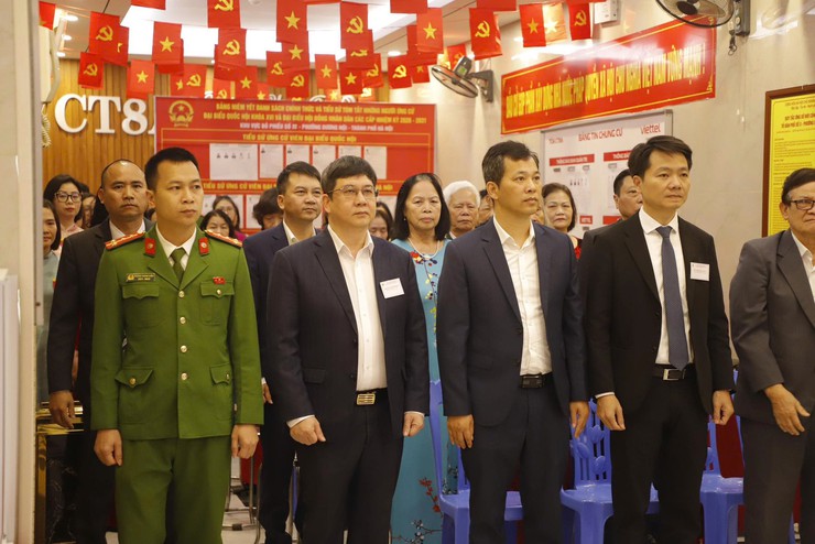 Đồng loạt 22 khu vực bỏ phiếu trên địa bàn phường Dương Nội khai mạc bầu cử- Ảnh 4.