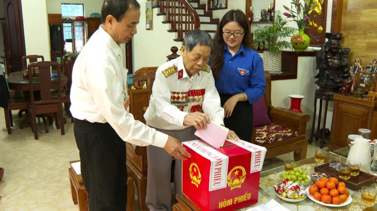 PHƯỜNG SƠN TÂY NÔ NỨC TRONG NGÀY HỘI BẦU CỬ- Ảnh 2.