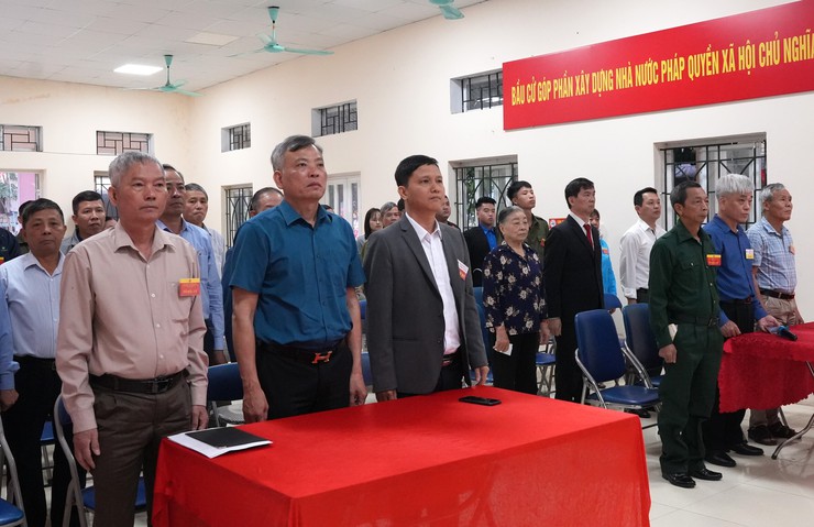 Rộn ràng ngày hội non sông tại các điểm bỏ phiếu ở xã Bát Tràng- Ảnh 4.