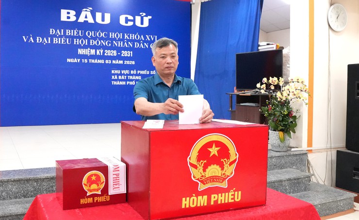 Rộn ràng ngày hội non sông tại các điểm bỏ phiếu ở xã Bát Tràng- Ảnh 11.