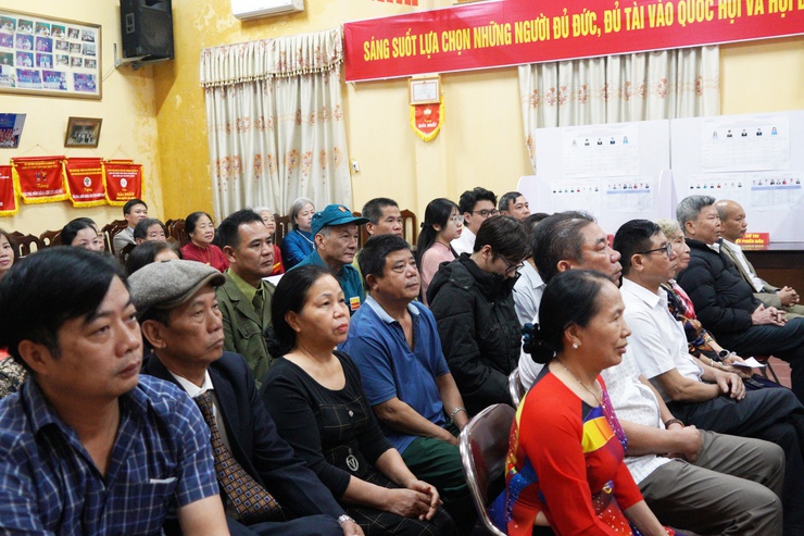 Đồng chí Phí Minh Hải dự khai mạc và bỏ phiếu bầu cử tại khu vực bầu cử số 6 phường Chương Mỹ- Ảnh 4.