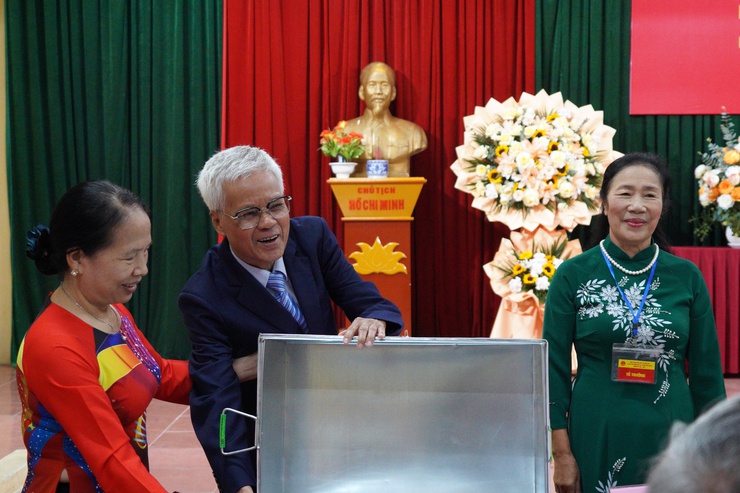 Đồng chí Phí Minh Hải dự khai mạc và bỏ phiếu bầu cử tại khu vực bầu cử số 6 phường Chương Mỹ- Ảnh 6.