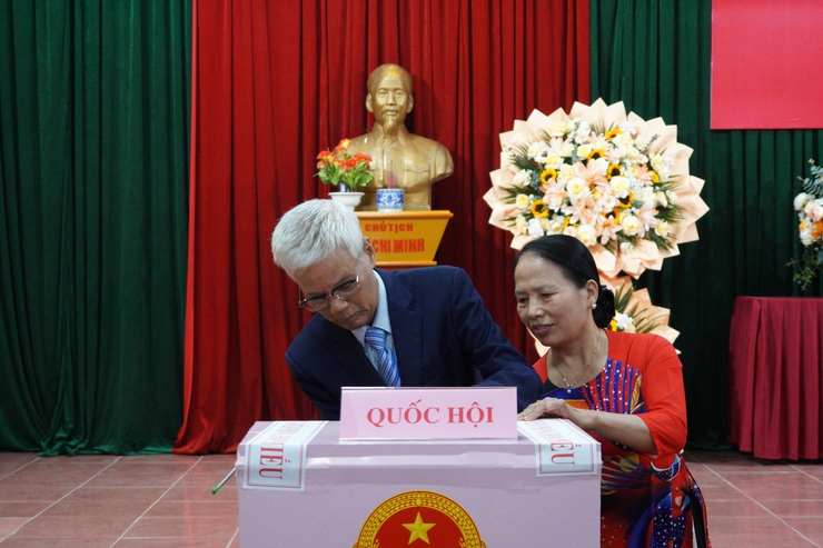 Đồng chí Phí Minh Hải dự khai mạc và bỏ phiếu bầu cử tại khu vực bầu cử số 6 phường Chương Mỹ- Ảnh 7.