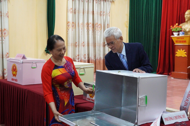 Đồng chí Phí Minh Hải dự khai mạc và bỏ phiếu bầu cử tại khu vực bầu cử số 6 phường Chương Mỹ- Ảnh 8.