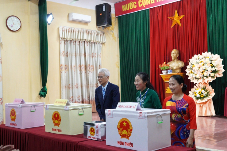 Đồng chí Phí Minh Hải dự khai mạc và bỏ phiếu bầu cử tại khu vực bầu cử số 6 phường Chương Mỹ- Ảnh 9.