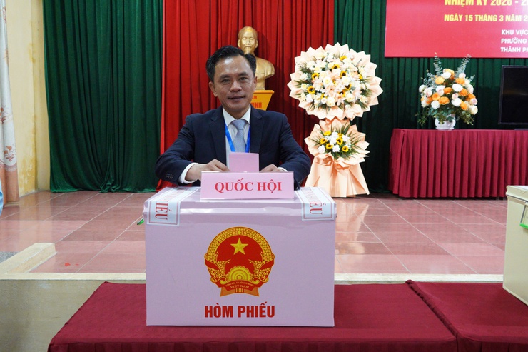 Đồng chí Phí Minh Hải dự khai mạc và bỏ phiếu bầu cử tại khu vực bầu cử số 6 phường Chương Mỹ- Ảnh 10.