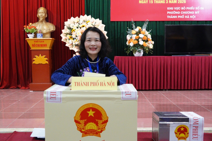 Đồng chí Phí Minh Hải dự khai mạc và bỏ phiếu bầu cử tại khu vực bầu cử số 6 phường Chương Mỹ- Ảnh 11.