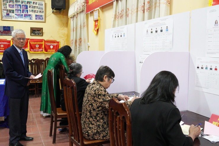 Đồng chí Phí Minh Hải dự khai mạc và bỏ phiếu bầu cử tại khu vực bầu cử số 6 phường Chương Mỹ- Ảnh 13.